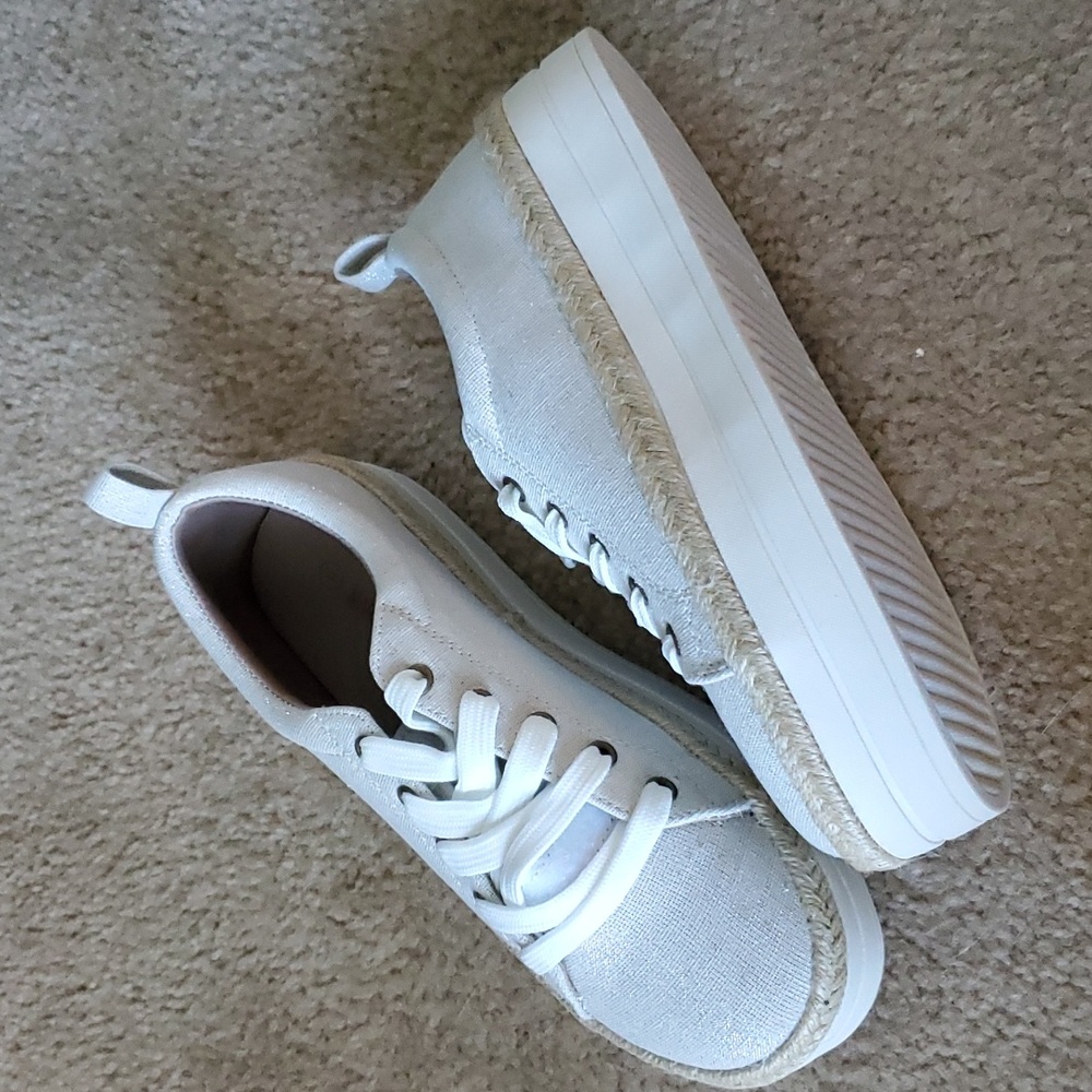 Sneaker - Picture 2 of 2